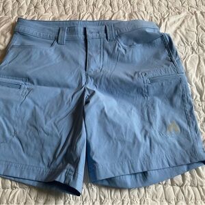 Woman’s Eddie Bauer First Ascent Guide shorts